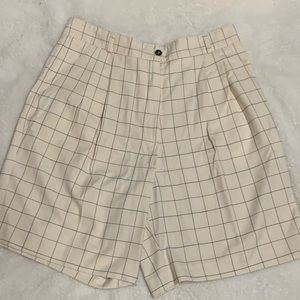 Tehama pleated short size 14